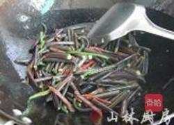 腊肉炒山蕨的做法图解6