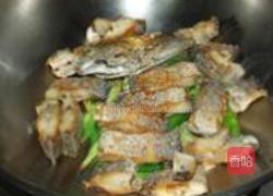 青蒜焖带鱼的做法图解8