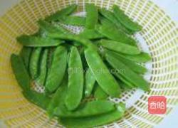 荷豆洋葱炒鱼柳的做法图解1