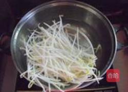 碧玉炒银芽的做法图解4