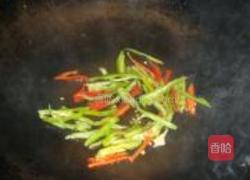 青红椒炒千张的做法图解2