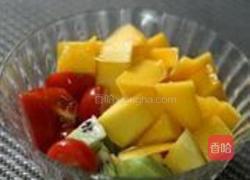 鲜虾芒果蜜乳沙拉的做法图解1