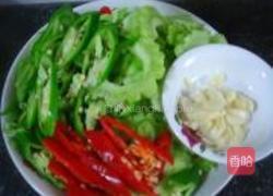 辣椒炒凉瓜的做法图解1