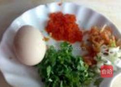 蟹子虾米蛋炒饭的做法图解1