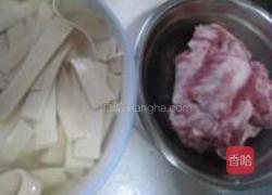 千张排骨煲的做法图解1