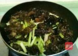 芹香木耳的做法图解4