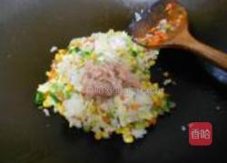 鲔鱼炒饭的做法图解7