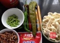 肥肠盖浇玉带面的做法图解1