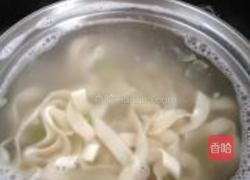 肥肠盖浇玉带面的做法图解3