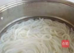 牛肉拌米粉的做法图解2