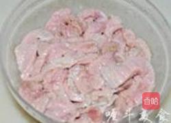 青椒洋葱炒牛柳的做法图解2