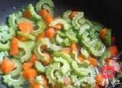 菠萝焖苦瓜的做法图解4