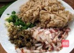萝卜干炒腊肉的做法图解3