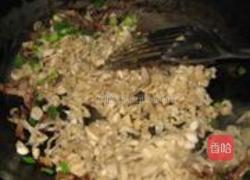 萝卜干炒腊肉的做法图解5