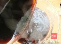龟苓膏拌黄桃的做法图解3