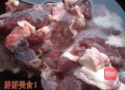 双耳莲子炖牛肉的做法图解2