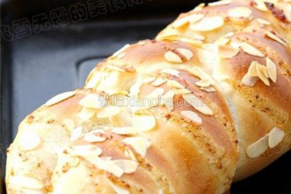 杏仁果酱瓣子面包