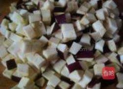 茄丁肉酱绿豆面的做法图解2