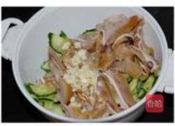 猪耳拌黄瓜的做法图解4