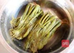 香椿芽滑蛋的做法图解1