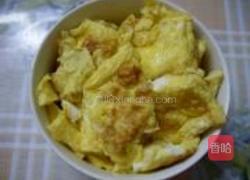 蛋炒鱼丸的做法图解2