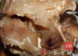 牛窝骨炖土豆的做法图解2