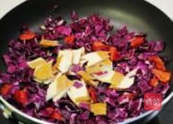 豆干炒紫甘蓝的做法图解7