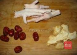 归枣煲鸡爪的做法图解1