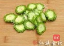 香橙拌苦瓜的做法图解1