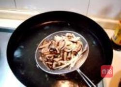 红白豆腐酸辣汤的做法图解2