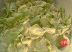 剁椒包菜的做法图解1
