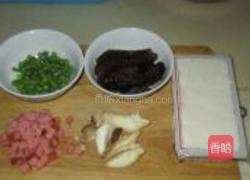 海参豆腐煲的做法图解1