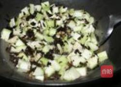 淡菜木耳烩丝瓜的做法图解6