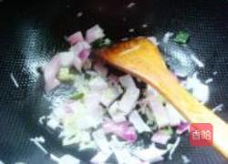 黄瓜肉末炒饭的做法图解2