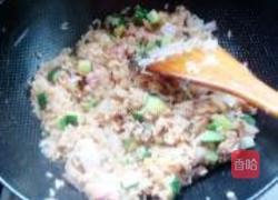 黄瓜肉末炒饭的做法图解5