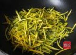 甜椒炒南瓜丝的做法图解3