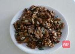 咸味核桃仁的做法图解1