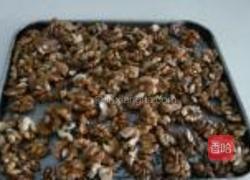 咸味核桃仁的做法图解3