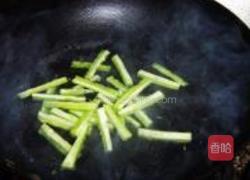 老干妈辣酱拌苦瓜的做法图解3