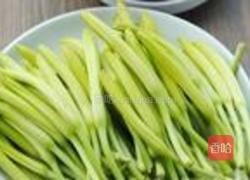 黄花菜炒肉丝的做法图解1