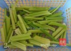 芹菜鸡柳的做法图解2