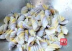 秋葵炒彩虹猫耳朵的做法图解2