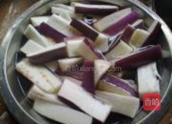 肉碎豆瓣蒸茄子的做法图解3