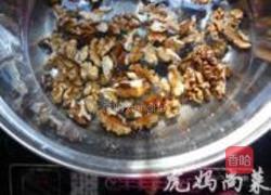 琥珀核桃仁的做法图解2