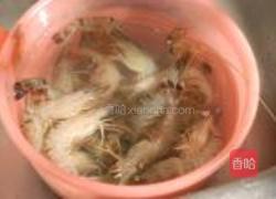 韭菜花炒虾仁的做法图解1