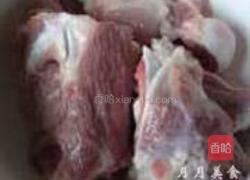 猪骨头萝卜汤的做法图解1