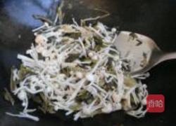 酸菜炒金针菇的做法图解5