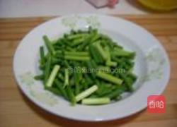 蒜薹炒肉丝的做法图解1
