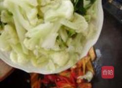 辣椒胡萝卜炒菜花的做法图解7
