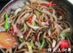 茶树菇爆鱿鱼丝的做法图解8